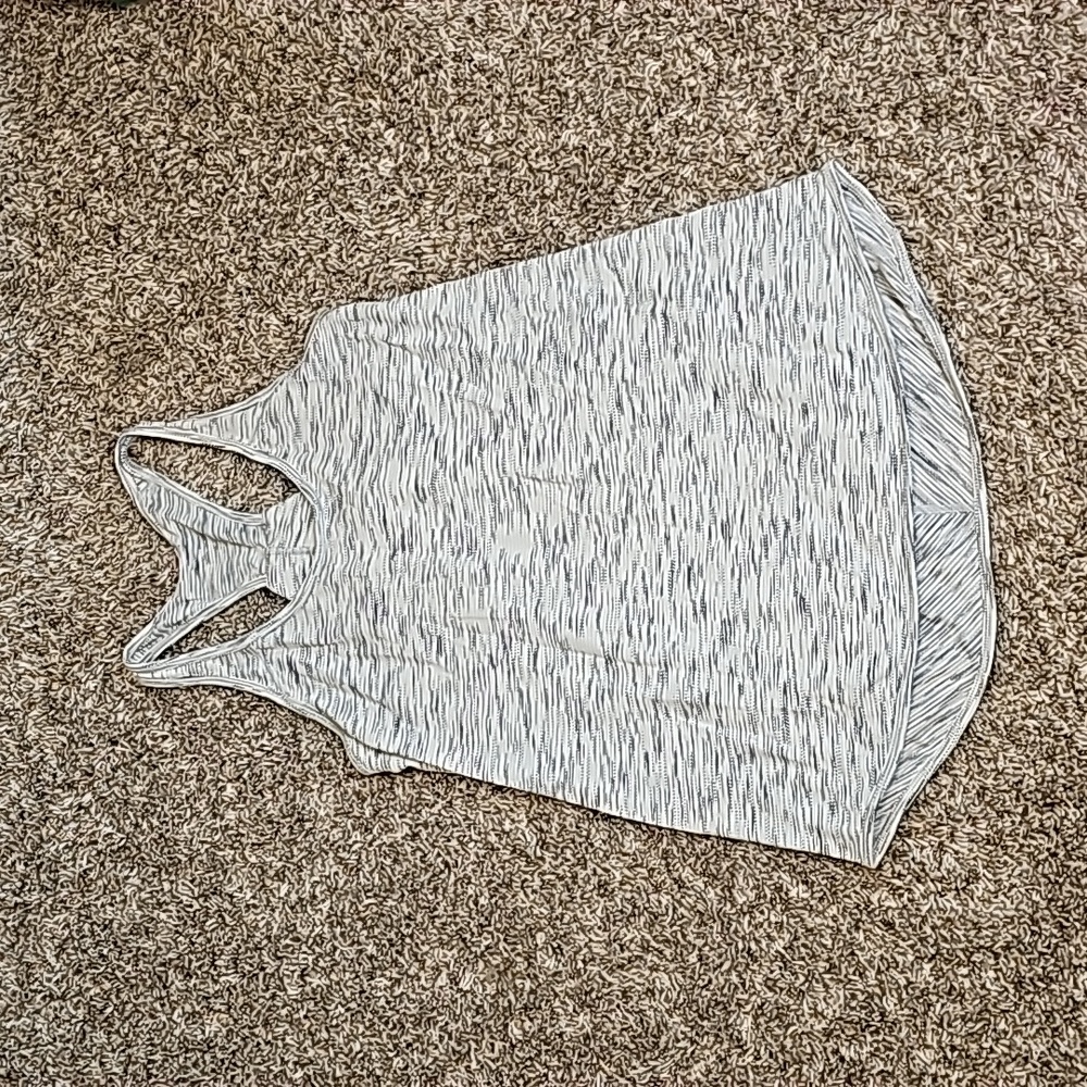 Lululemon essential tank